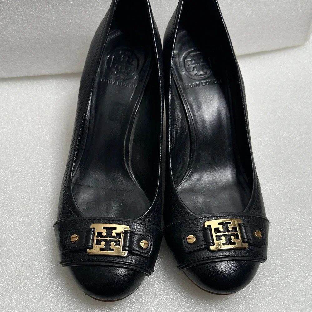 Tory Burch Black leather wedding with Gold Accent size 9